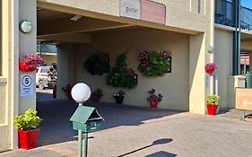 Golden Guitar Motor Inn